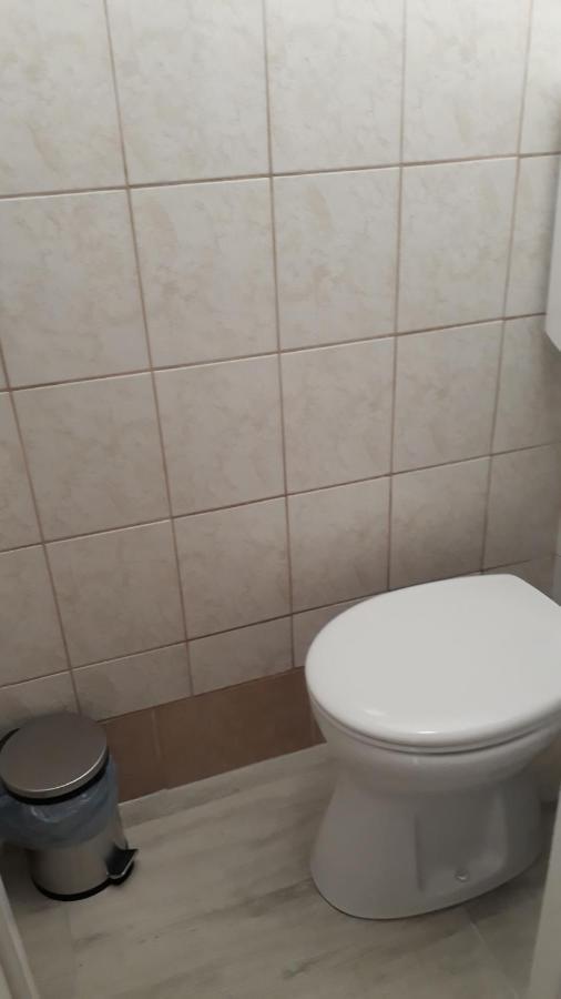 Vilagos, Kellemes Lakas, Jo Koezlekedessel Apartament
